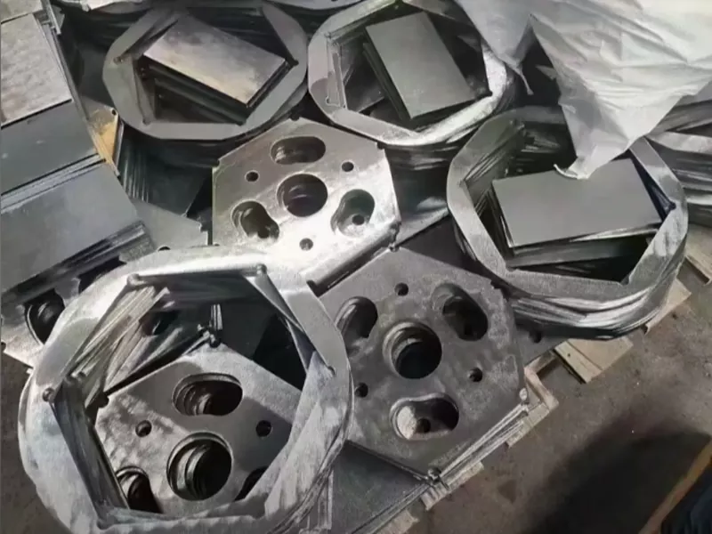 Лазерная резка деталей из листового металла из легированной стали