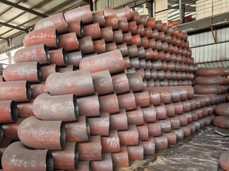 Локоть из углеродистой стали